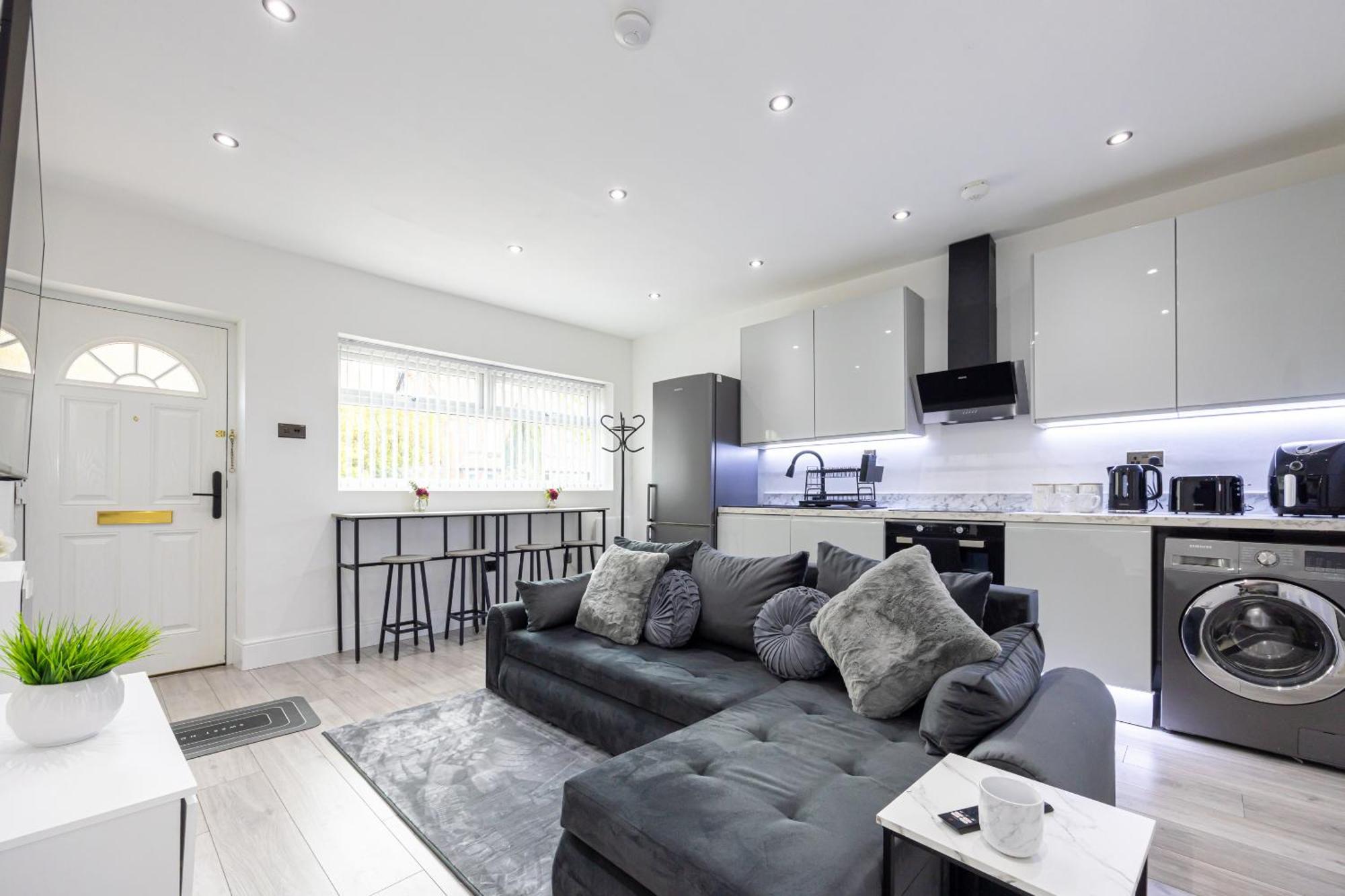 Westpoint Luxury Apartment *